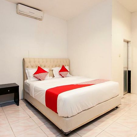 Oyo 529 Hotel Paninda Медан Екстериор снимка