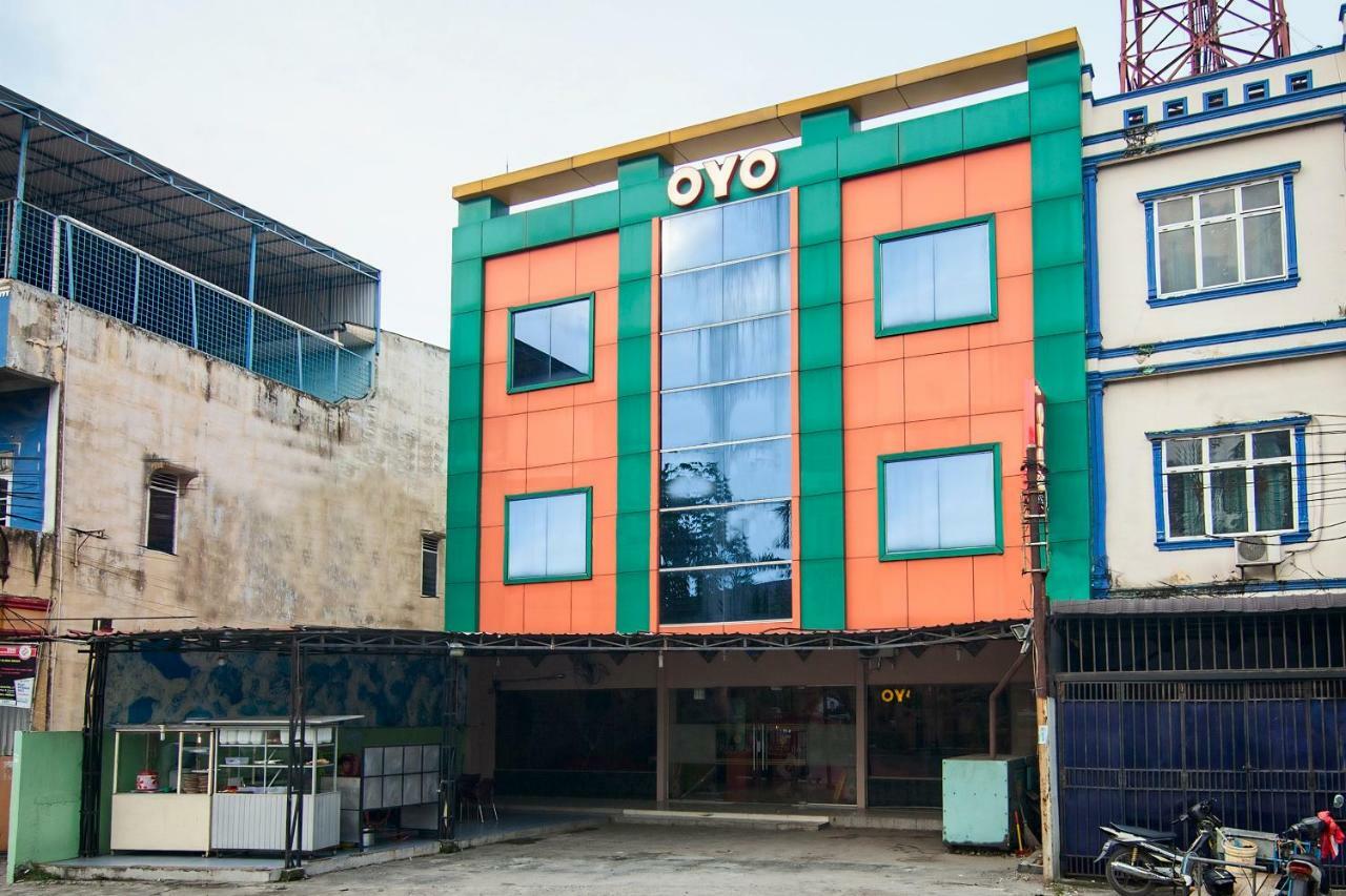 Oyo 529 Hotel Paninda Медан Екстериор снимка