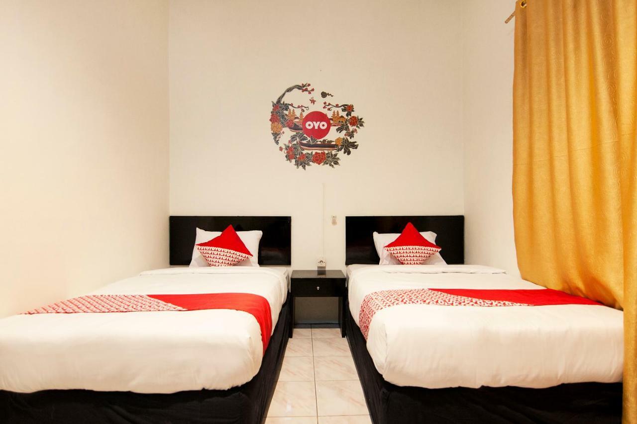 Oyo 529 Hotel Paninda Медан Екстериор снимка