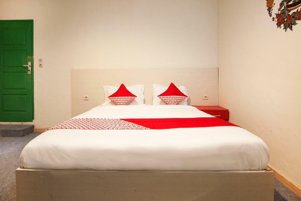 Oyo 529 Hotel Paninda Медан Екстериор снимка