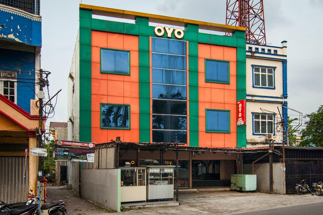 Oyo 529 Hotel Paninda Медан Екстериор снимка