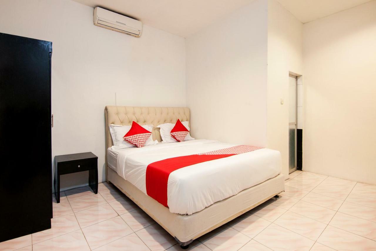 Oyo 529 Hotel Paninda Медан Екстериор снимка