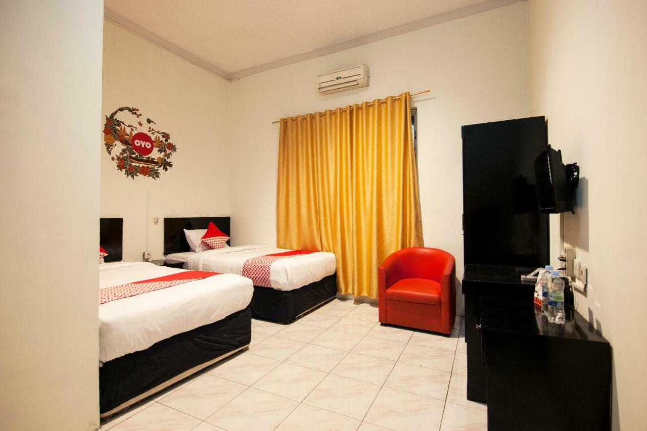 Oyo 529 Hotel Paninda Медан Екстериор снимка