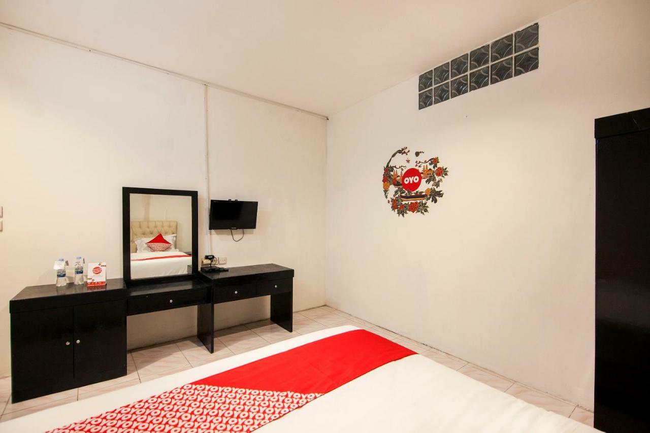 Oyo 529 Hotel Paninda Медан Екстериор снимка