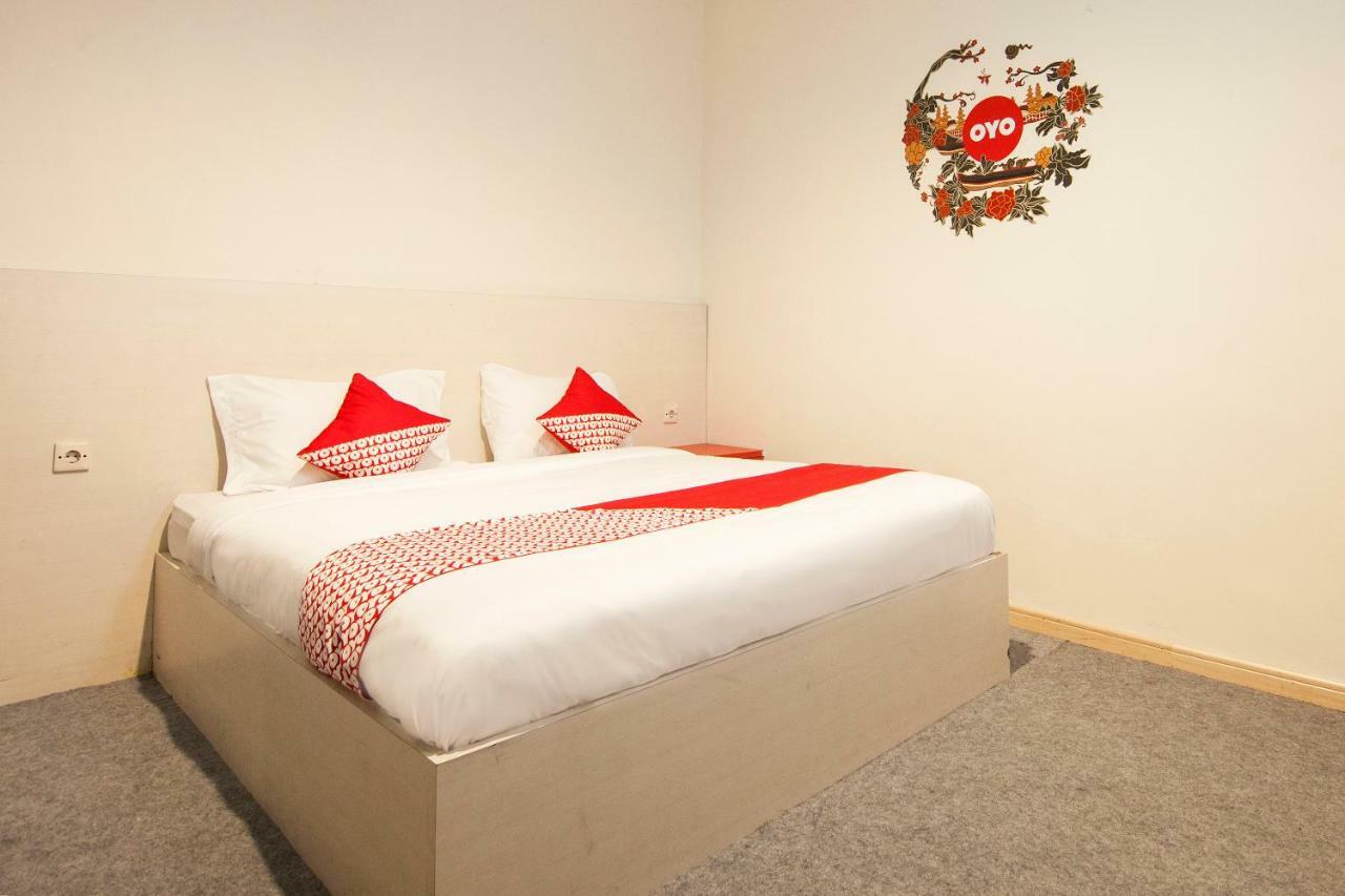 Oyo 529 Hotel Paninda Медан Екстериор снимка