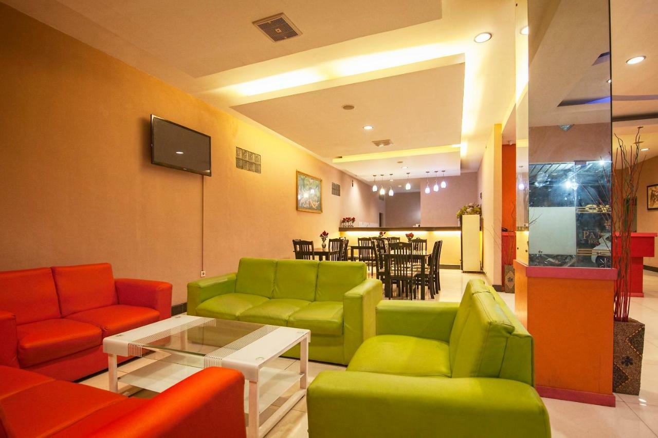 Oyo 529 Hotel Paninda Медан Екстериор снимка