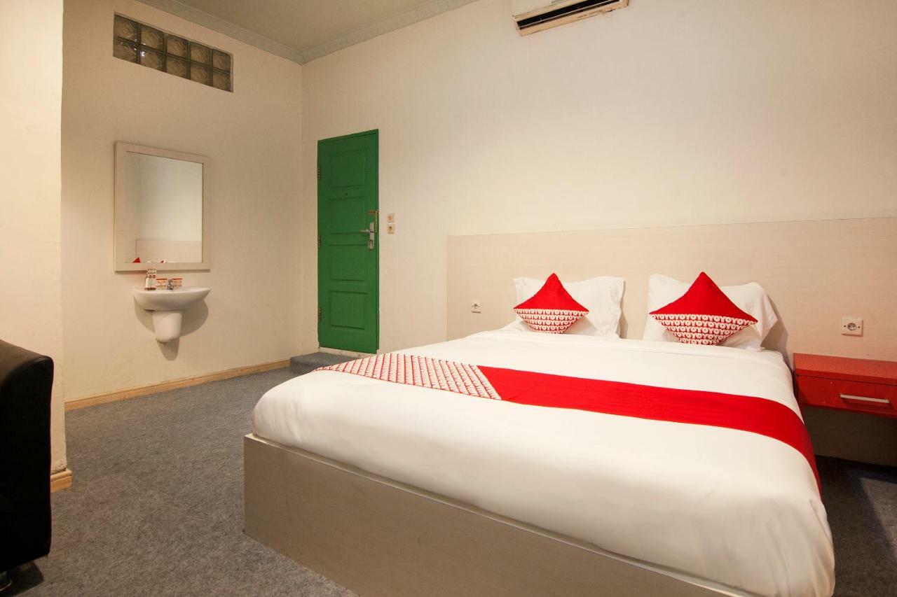 Oyo 529 Hotel Paninda Медан Екстериор снимка