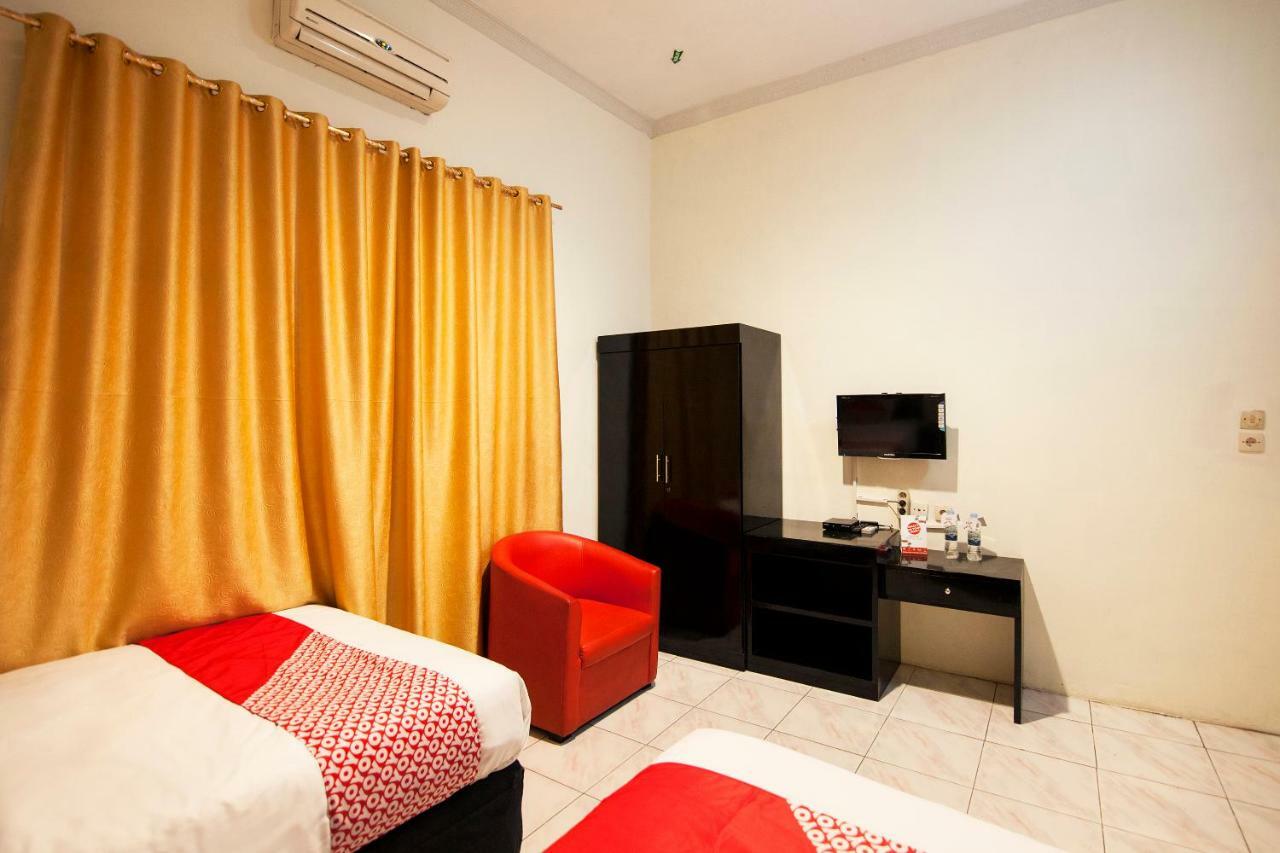 Oyo 529 Hotel Paninda Медан Екстериор снимка