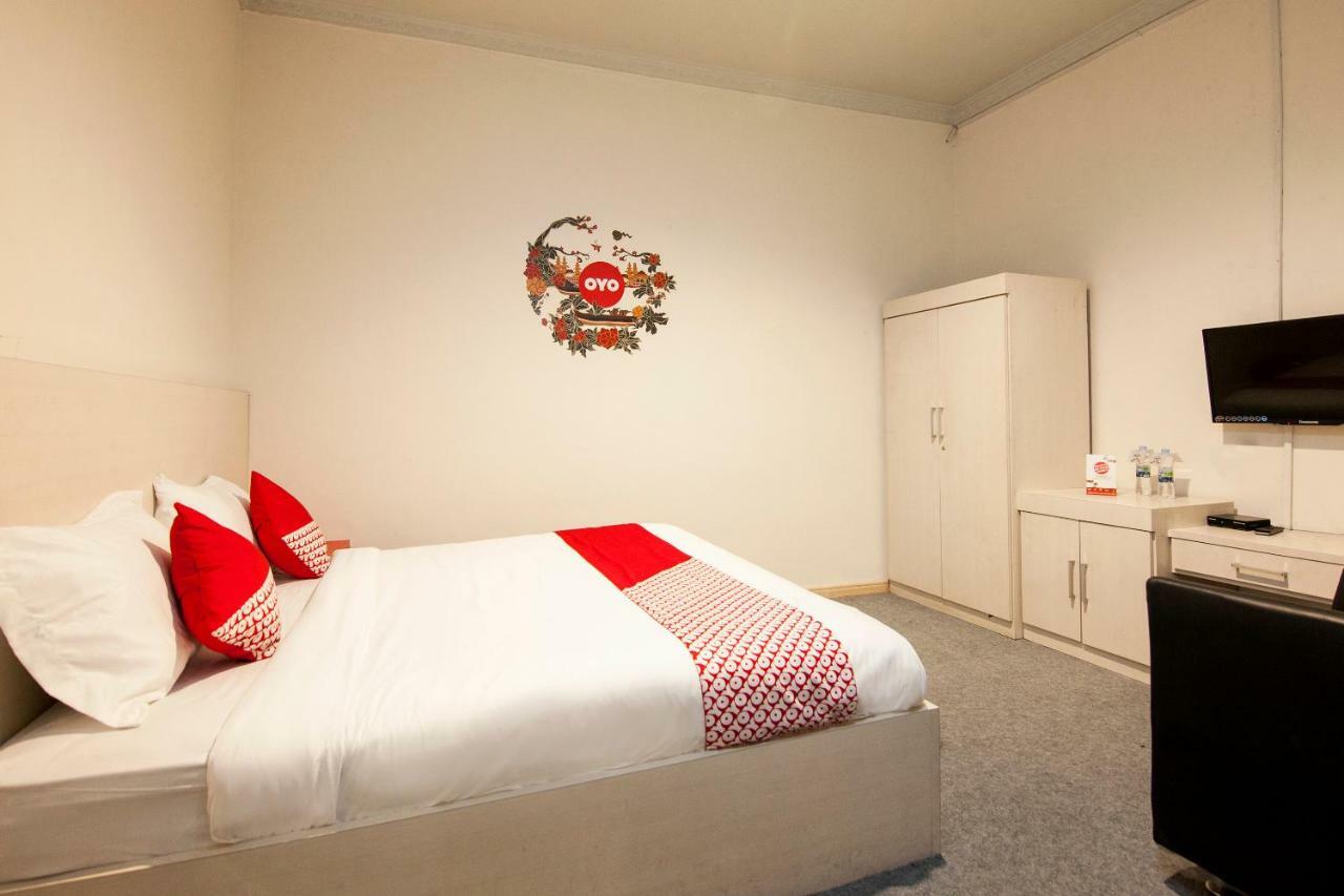 Oyo 529 Hotel Paninda Медан Екстериор снимка